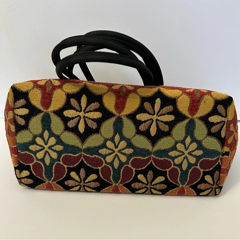 Penelope Pike Place Market - Floral Patterned Tapestry Shoulder Bag - Multicolor